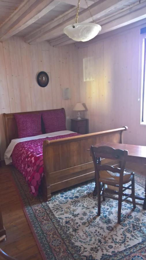 Chambre D Hote 1873 Frasne Rum bild